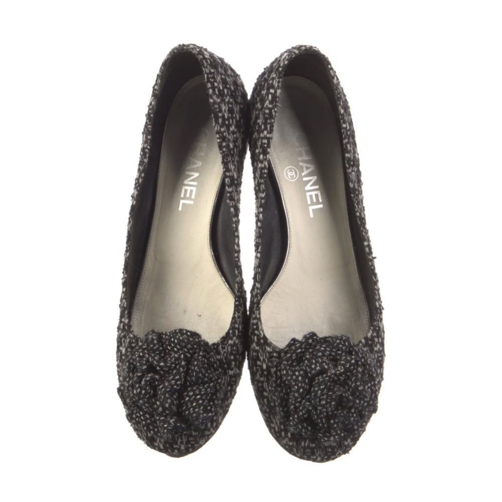 Chanel flower pump shoes
